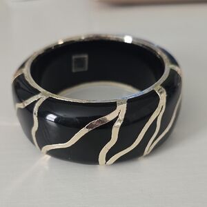 Two's Company Elegant Black and Gold Bracelet
